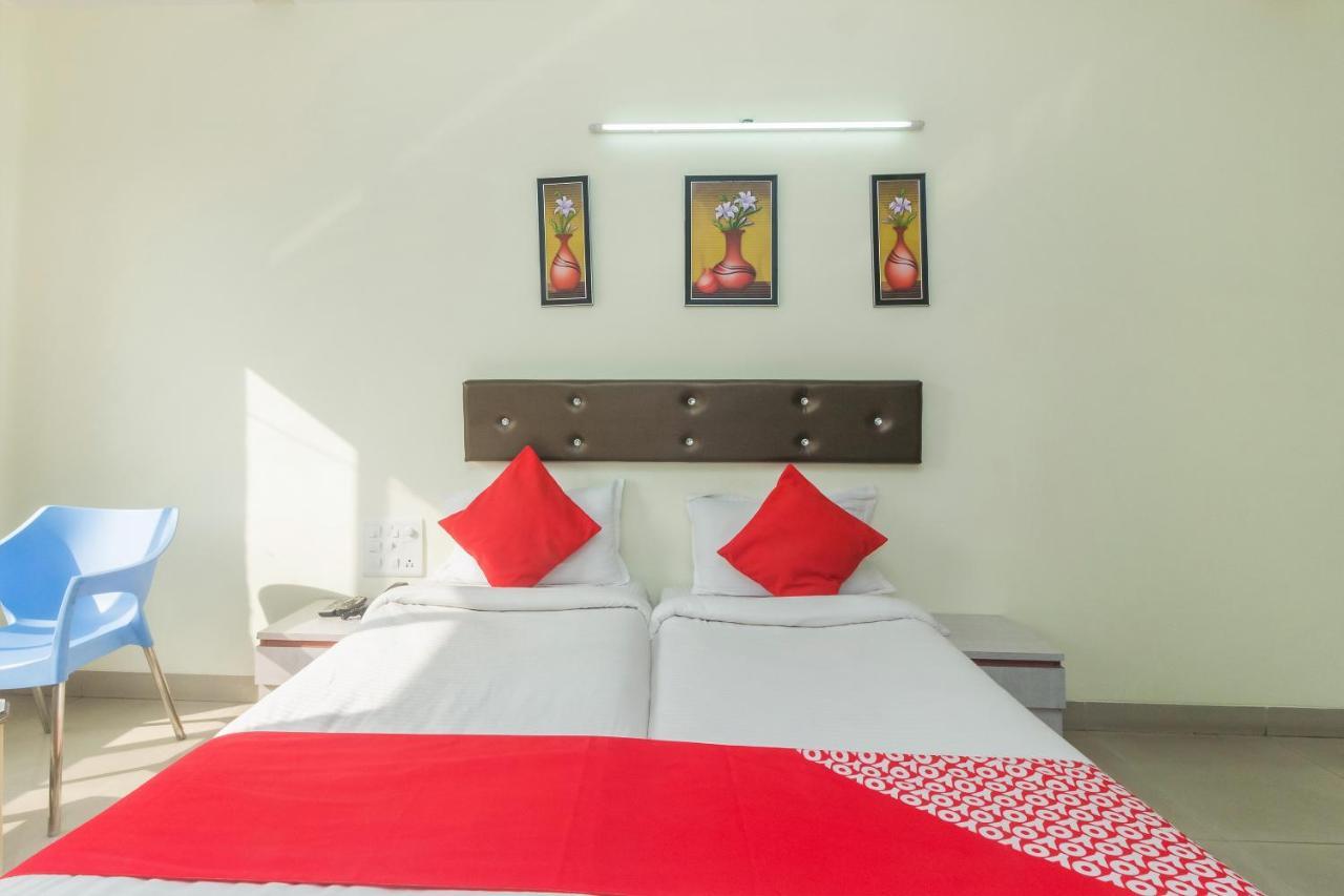 Flagship 4387 Hotel Theem Plaaza Nashik Exterior photo