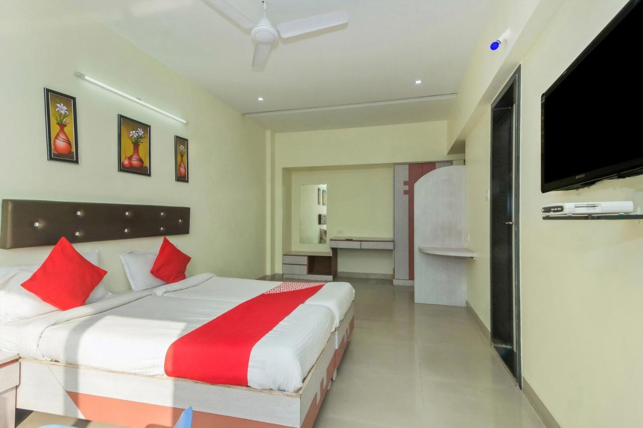 Flagship 4387 Hotel Theem Plaaza Nashik Exterior photo