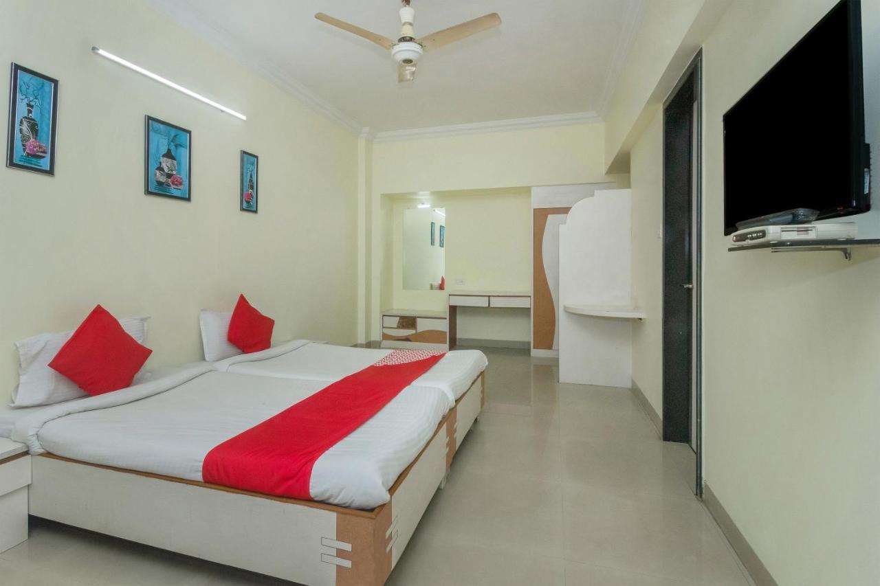 Flagship 4387 Hotel Theem Plaaza Nashik Exterior photo